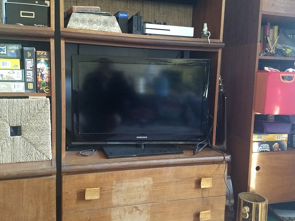 Televizor Smart modern folosit pentru streaming IPTV Horizon în locul cutiei clasice