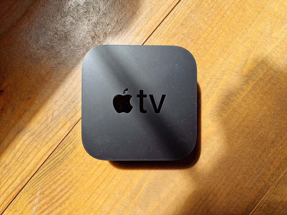 Telecomandă folosită pentru navigarea aplicației IPTV, alternativă la telecomanda cutiei Horizon