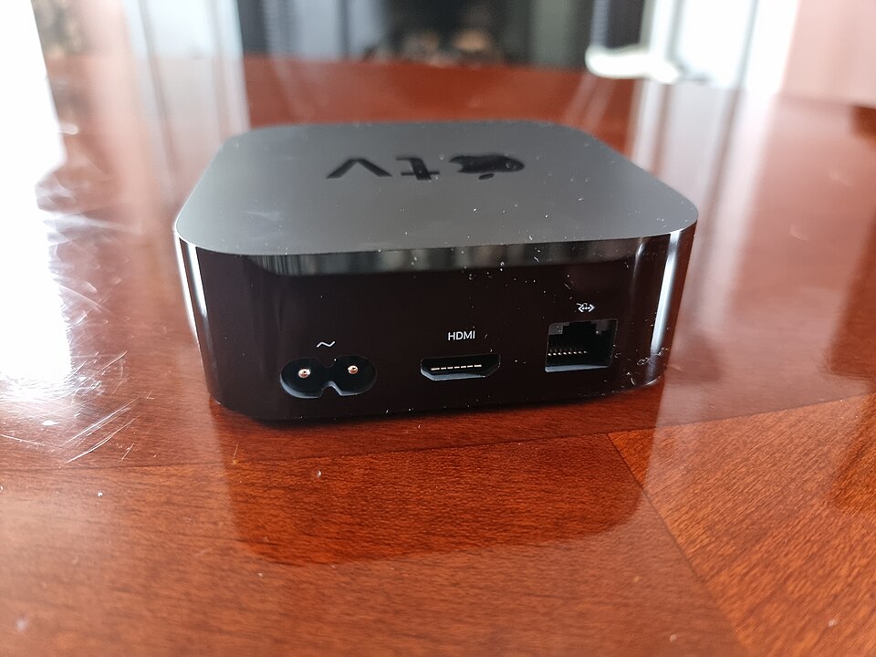 Telecomandă și dispozitiv de streaming folosit pentru IPTV pe televizor